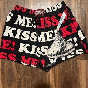 Hershey's Kisses 'Kiss Me' Black & Red Cotton Boxer Shorts - Women